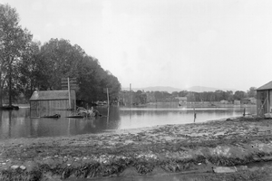Flood at Buckingham Place, circa 1904